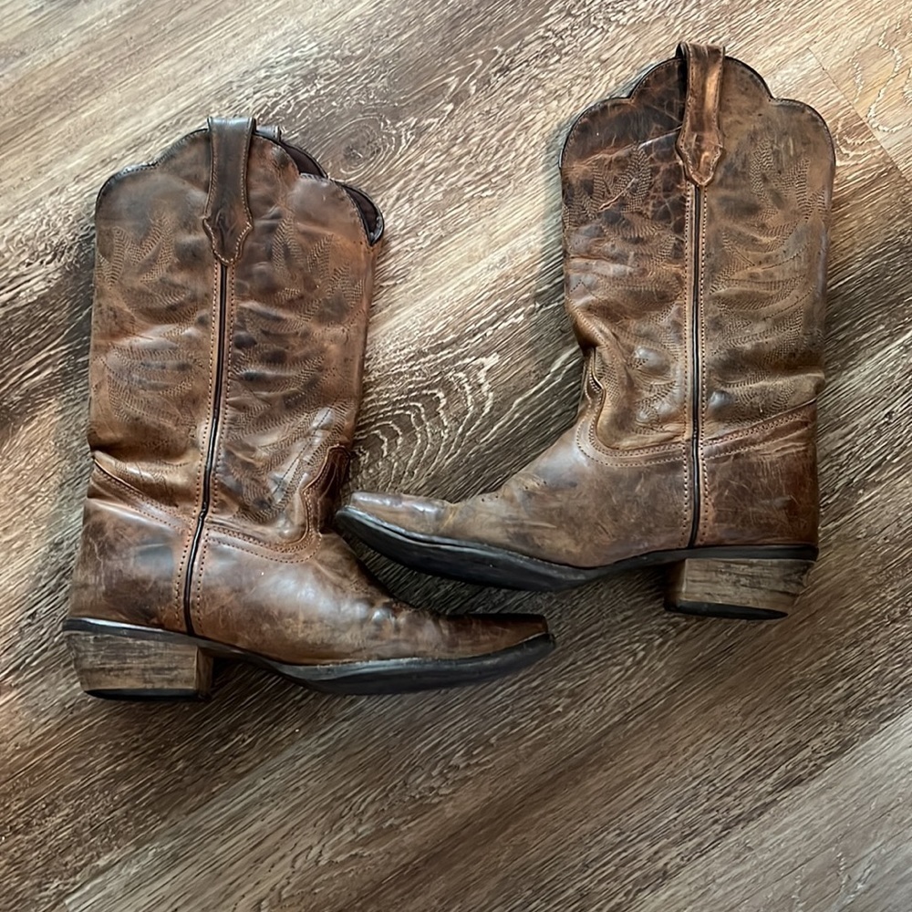 Pre-loved cowgirl boots. Size 7.5​​​​​​​​ - Picture 3 of 5